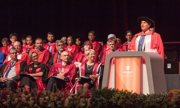 Craig Challen addresses Murdoch graduates