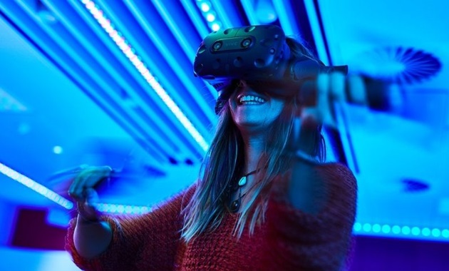 A student smiles while trying a virtual reality headset